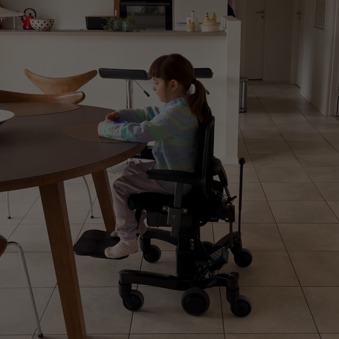 Kinderstuhl mit elektrischem Antrieb